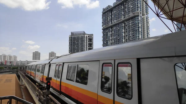 Singapore Mar 2020 Singapore Mass Rapid Transit Mrt Tåg Närmar — Stockfoto