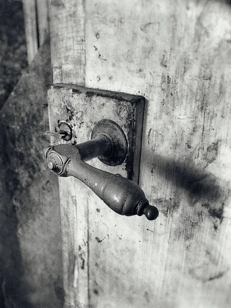 Klamka drzwi nieczysty — Zdjęcie stockowe