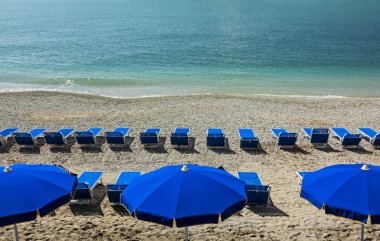 tatil ve Turizm kavramı. Cennet plaj şezlong