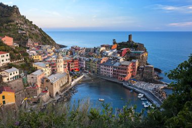 Vernazza - İtalya, Liguria panoramik manzaralı