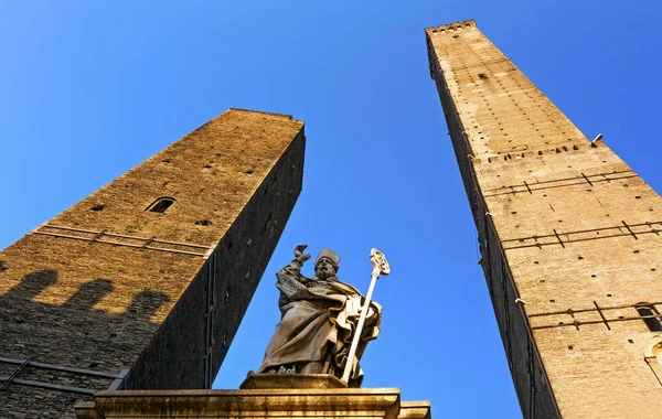 Panoramik Bologna Kuleleri Görüntülemek — Stok fotoğraf