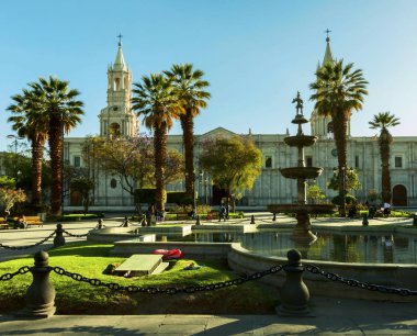 Arequipa meydanı ve katedral kilisesinin panoramik manzarası