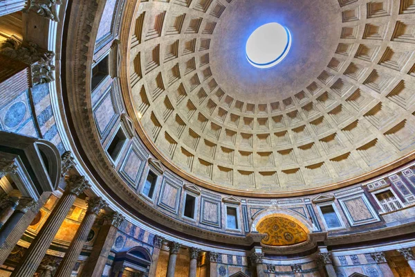 Ancient architectural masterpiece of Pantheon in Roma, Italy. Panorama of inside interior. Dome. Rome, Italy. — Stock Photo, Image