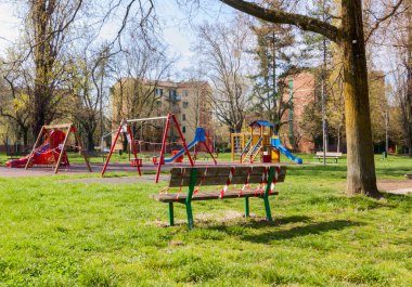 Coronavirus karantinaya alındı. Covid-19 tecridi sırasında halka kapalı eğlence parkları, oyun alanları, plajlar ve halk bahçeleri. Coronavirus: Güvenli bir şekilde yürümek.