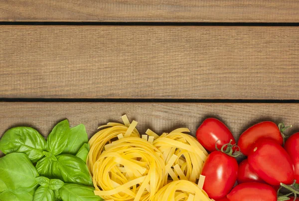 Włoska Flaga Włoskich Składników Żywności Bazylia Makaron Pomidor — Zdjęcie stockowe