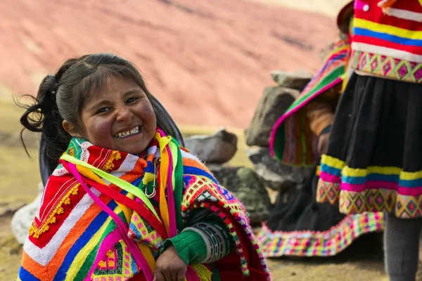 Vinicunca Arcoíris Perú Agosto 2019 Retrato Una Niña Vestida Con — Foto de Stock