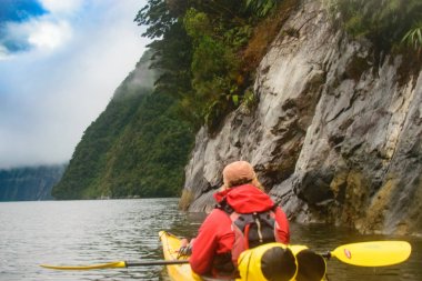 Yeni Zelanda - Milford ses Kayak kadın