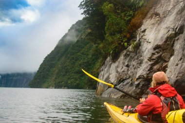 Yeni Zelanda - Milford ses Kayak kadın