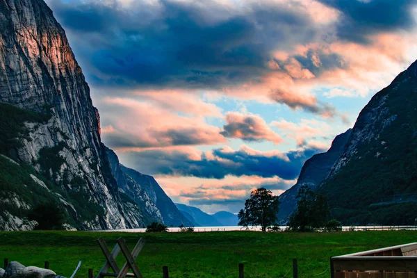 Road Trip Door Fjorden Van Noorwegen — Stockfoto