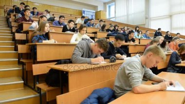 Eyalet Üniversitesi. Öğrenciler için ders dinleme büyük Üniversitesi oditoryum 