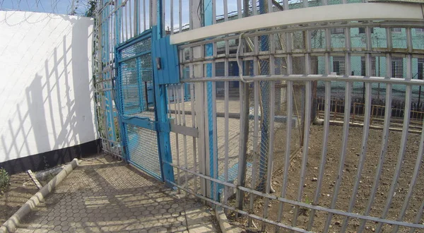 Zaun in der Kolonie des Sonderregimes. Innenperimeter. Russland Stockbild