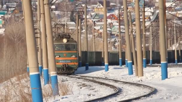 UFA - Δεκ 14: Ο σιδηρόδρομος. Αμαξοστοιχία (ατμομηχανή) κινήσεις της βιντεοκάμερας σε μια συνάντηση στις 14 Δεκεμβρίου 2014 στην Ufa, Ρωσική Ομοσπονδία. — Αρχείο Βίντεο