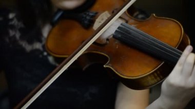 Keman yakın çekim oyun 