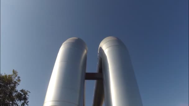 Průmyslová potrubí pro teplou vodu a topení, plyn, ropa, zdroje — Stock video