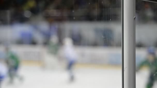 Hockey in einem großen Stadion. ohne Fokus — Stockvideo