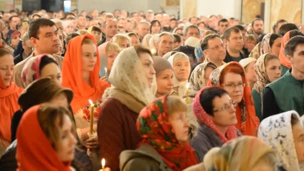 Wielkanoc. Wielkanoc liturgia w 2017 r., Ufa. Rosyjski Kościół prawosławny — Wideo stockowe