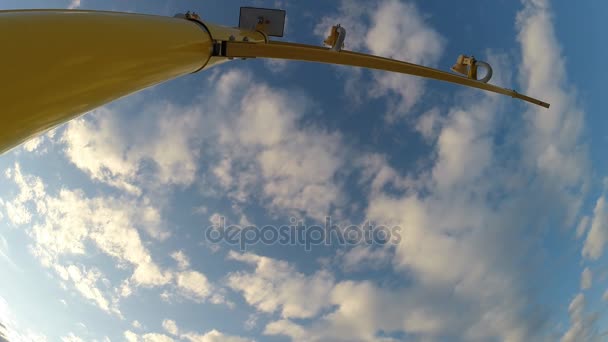 Luces de pista. Aterrizaje de una gran aeronave en el aeropuerto — Vídeo de stock