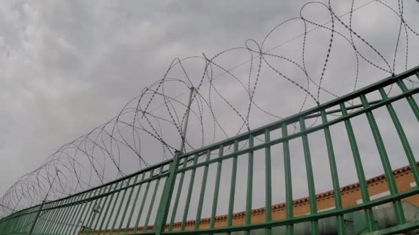 Тюрьма. Типичный пейзаж тюрьмы. Российская уголовная система . — стоковое видео