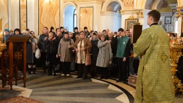 Ufa, Rosja - 9 kwietnia 2017 r.: Katedra Ufa. Niedziela Palmowa, Zielone Świątki, wjeździe Jezusa do Jerozolimy — Wideo stockowe