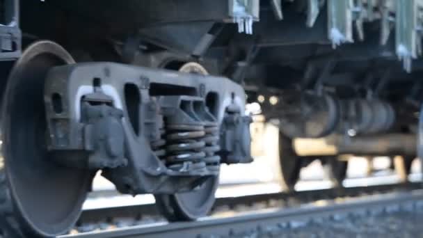 Detailní Záběr Dvojice Kol Kolový Vozík Nákladního Železničního Vlaku — Stock video