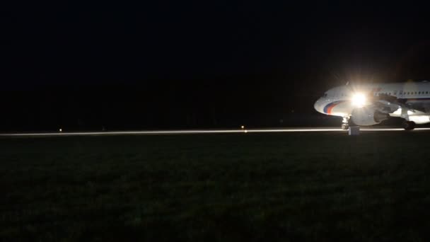 Aeropuerto Ufa Abr Aterrizaje Nocturno Del Avión Airbus A319 Rusia — Vídeos de Stock