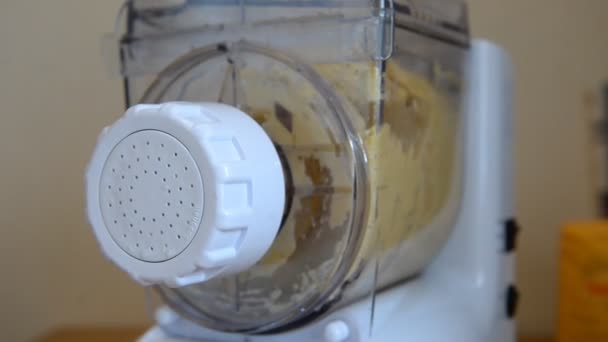 Bir Yapımı Makarna Makine Çalışır Eve Yemek Spagetti — Stok video