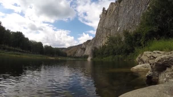 Flodens Flodslätt Stenar Sommar Kanyr Flodslätt Belaya Floden Bashkirien Ryssland — Stockvideo