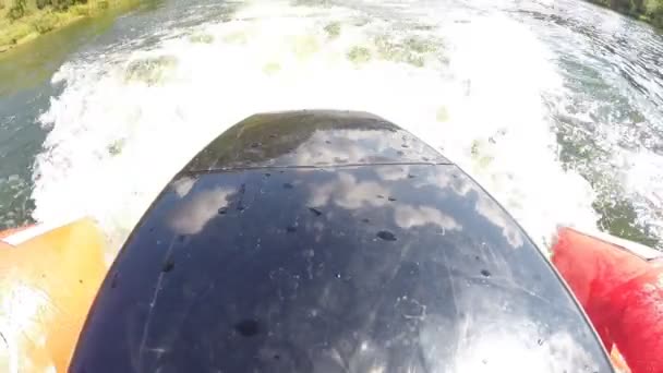 Imbarcazione Motore Che Corre Lungo Lago Primo Piano — Video Stock