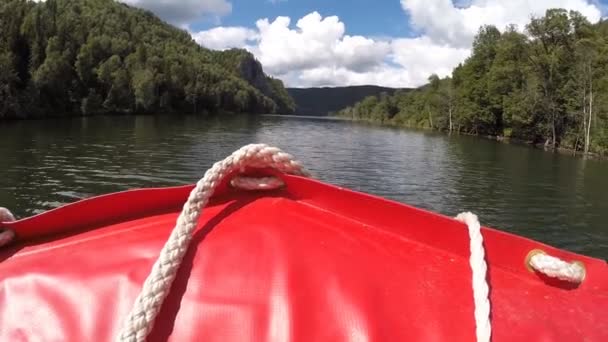 Barco Motor Correndo Longo Lago Close — Vídeo de Stock