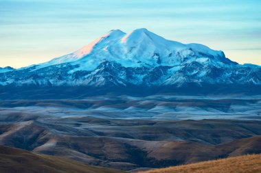 Bermamyt Yaylası Elbrus görünümünü