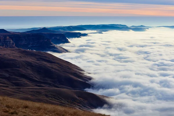 Elbruz Dağı yakınlarında şafak