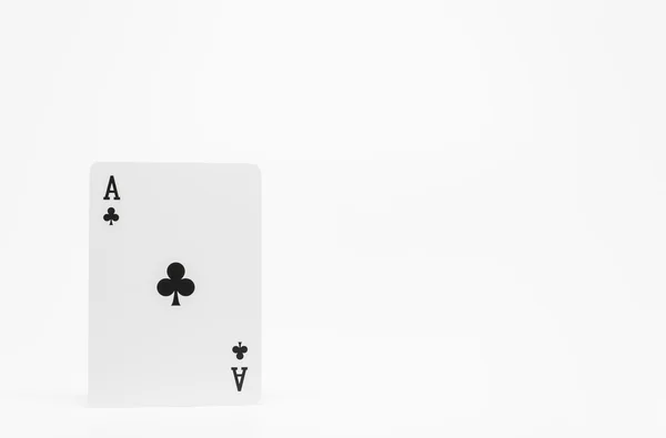 Preto clube Ace cartão no fundo branco e foco seletivo — Fotografia de Stock
