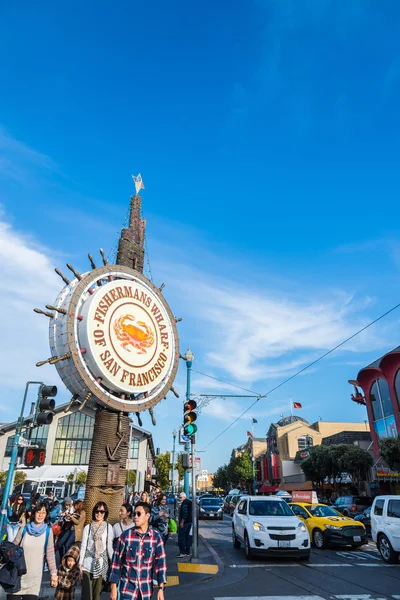 San Francisco, Usa - zm. 21 listopada 2015: Fishermans Wharf - słynny atrakcyjnym miejscem, gdzie wielu turystów odwiedzą milion osób rocznie, 21 listopada, w San Francisco, Stany Zjednoczone Ameryki — Zdjęcie stockowe