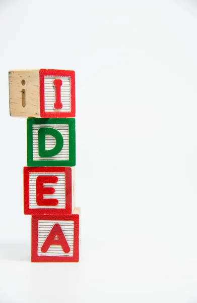 IDEA word wooden block arrange in vertical style on white background and selective focus — Stock Photo, Image