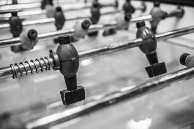 Siyah ve beyaz renk teması içinde tablo futbol oyun maç rakam ahşap oyuncu kapatmak