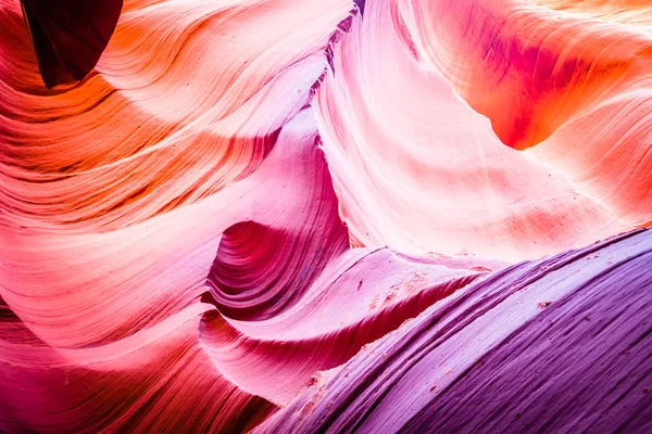 Güzel ışık ve alt antilop Kanyonu renkli kum Rock'da Hdr tarzı şekilleri