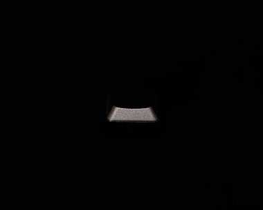 İzole siyah arka plan üzerine siyah klavye düğme