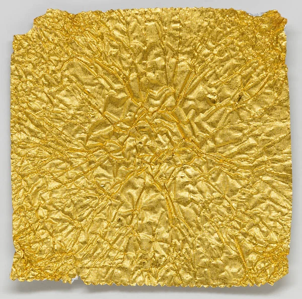Textura em papel alumínio dourado sobre fundo branco — Fotografia de Stock