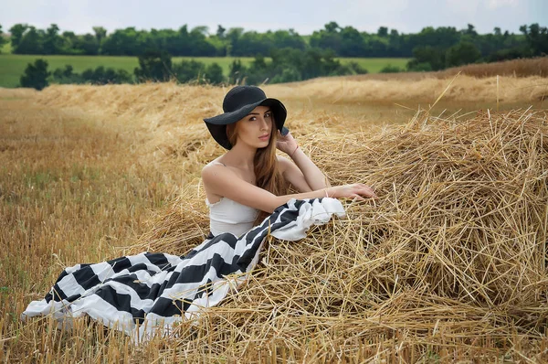 Mädchen Mit Farben Feld — Stockfoto