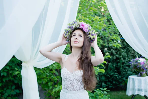 Novia Con Ramo Bodas Naturaleza — Foto de Stock