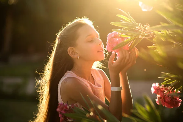 Woman Dress Bouquet Flowers Beautiful Girl Sunset Flowers Long Haired — Stock Photo, Image