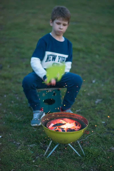 Niño Con Pelota Fútbol — Foto de Stock