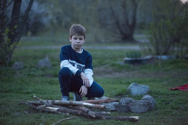 Little Boy Sitting Tree — Stock Photo, Image