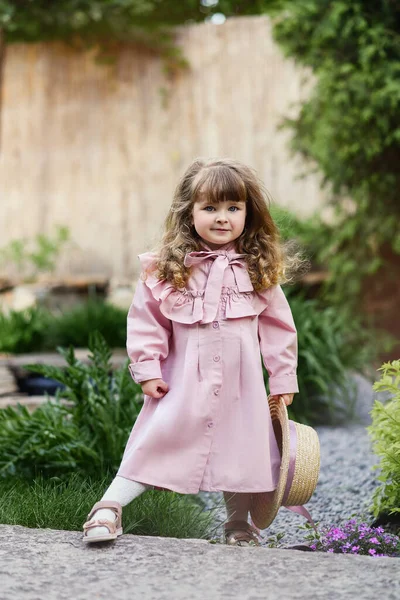 Little Girl Basket Apples Beautiful Child Walks Garden Blooming Trees — Stockfoto