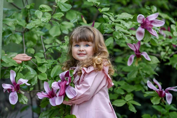 Little Girl Garden Portrait Girl — Stock Photo, Image