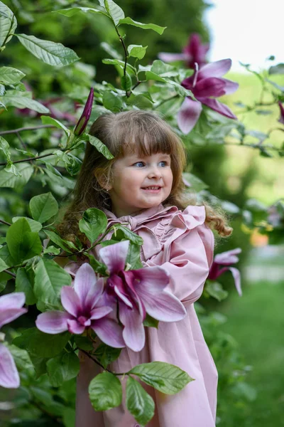 Una Niña Jardín Retrato Una Niña — Foto de Stock