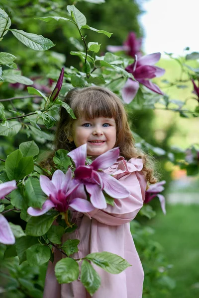 Kleines Mädchen Garten Porträt Eines Mädchens — Stockfoto