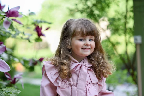 Little Girl Garden Portrait Girl — Stock Photo, Image