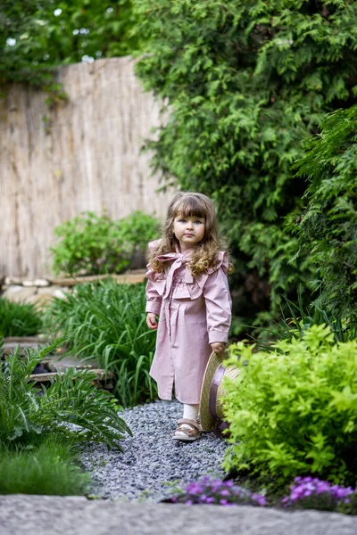 Kleines Mädchen Retro Kleid Sommerpark — Stockfoto