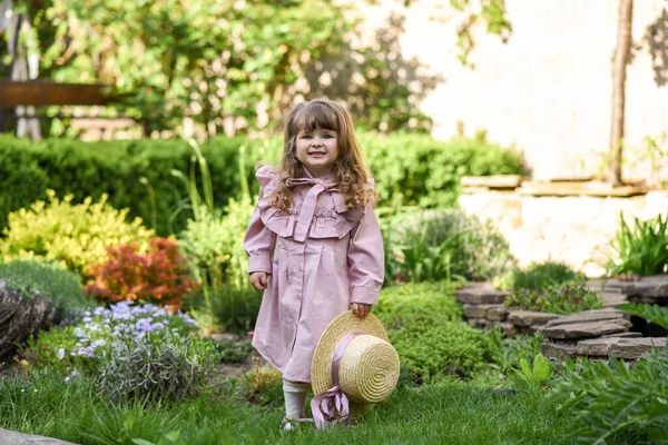 Niña Usando Vestido Retro Parque Verano — Foto de Stock